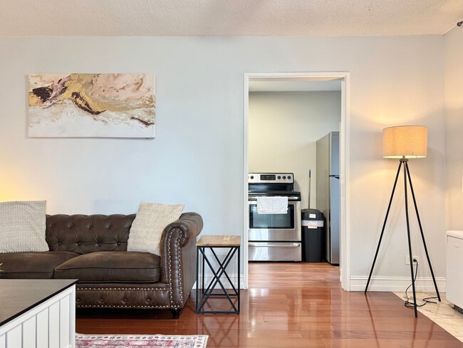 300 Peachtree Rd NE