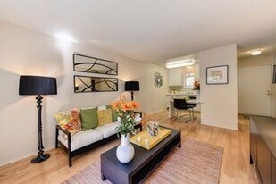 126 Milford St, Unit 18 in East Lansing, MI - Building Photo