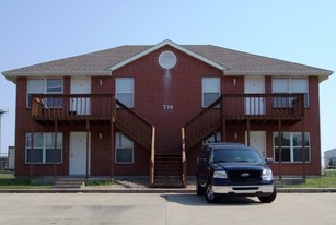 718 Cedar Dr, Unit D Apartments