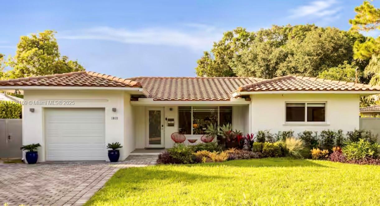 1019 NE 115th St in Biscayne Park, FL - Building Photo