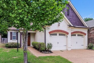 6832 Lagrange Grove Dr in Cordova, TN - Foto de edificio - Building Photo