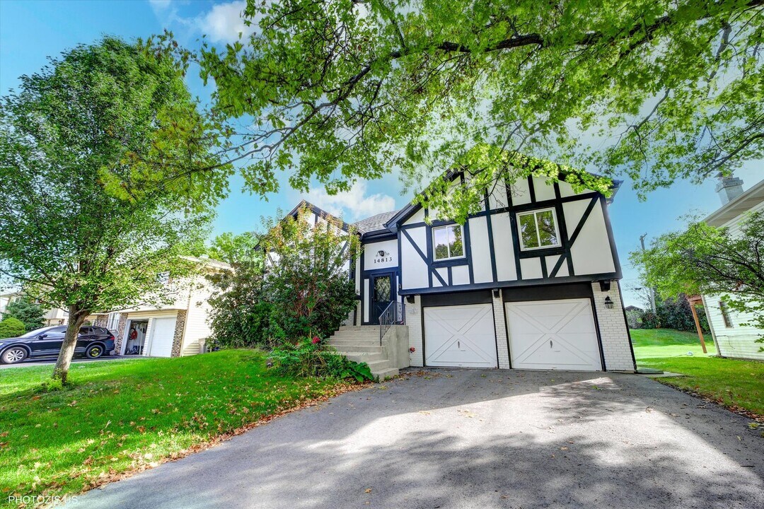 14813 Holly Ct in Orland Park, IL - Building Photo