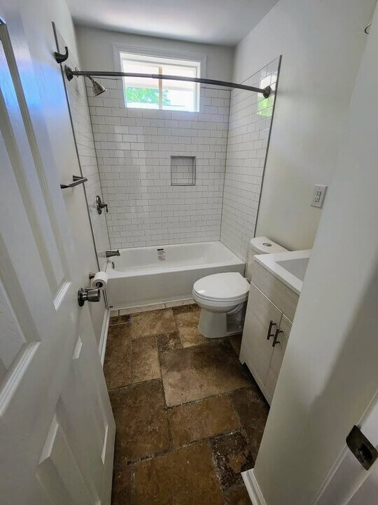 1013 Rosedale Ave, Unit A in Durham, NC - Building Photo