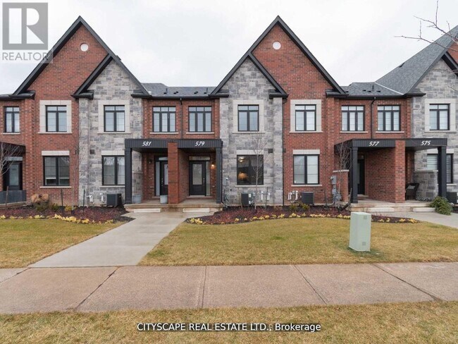 579 Wedgewood Dr in Burlington, ON - Building Photo - Building Photo