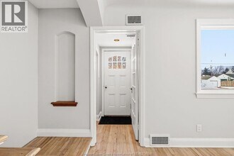 12401 Renaud St in Windsor, ON - Building Photo - Building Photo