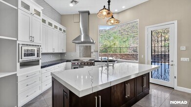 11908 E Desert Trail Rd in Scottsdale, AZ - Building Photo - Building Photo