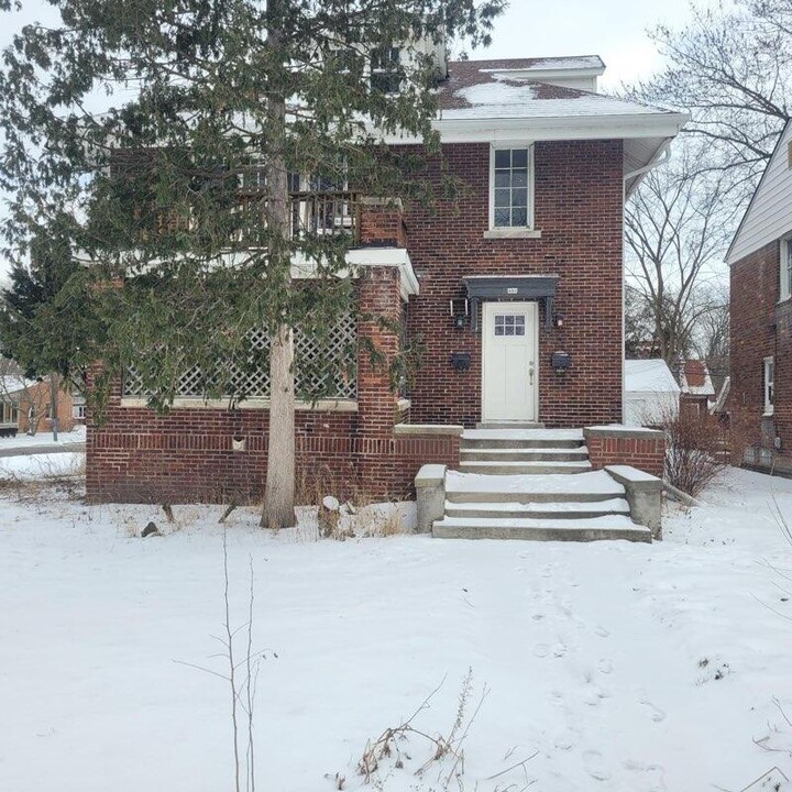 492 Alter Rd in Detroit, MI - Building Photo