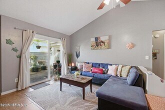 901 W Defender Ct in Atlantic Beach, FL - Building Photo - Building Photo
