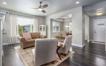 4646 Corvina St in Richland, WA - Building Photo - Building Photo