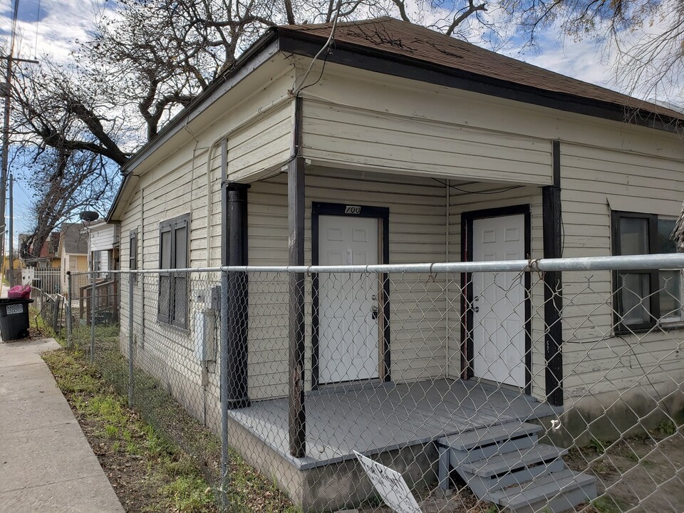 700 Leal St in San Antonio, TX - Foto de edificio