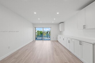 7765 SW 86th St in Miami, FL - Building Photo - Building Photo