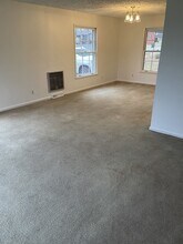 803 Nichols St in Pulaski, TN - Foto de edificio - Building Photo