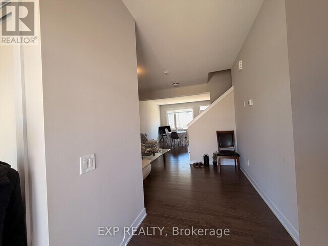 16 Tenuto Ln in Ottawa, ON - Building Photo - Building Photo