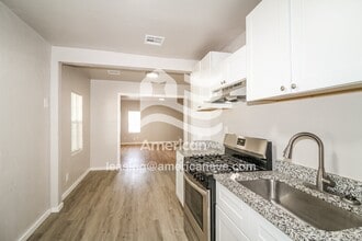 206 W Kittyhawk Dr in Midwest City, OK - Building Photo - Building Photo