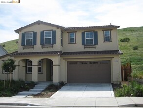 2916 Hanauma Bay Dr in Pittsburg, CA - Building Photo - Building Photo