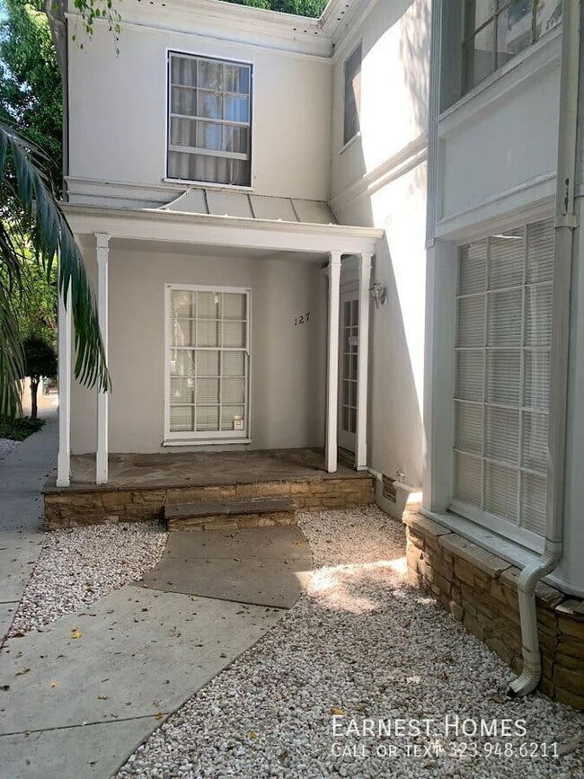 127 N Doheny Dr in West Hollywood, CA - Foto de edificio - Building Photo