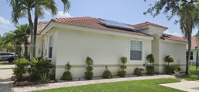 2604 SW 188th Ave in Miramar, FL - Building Photo - Building Photo