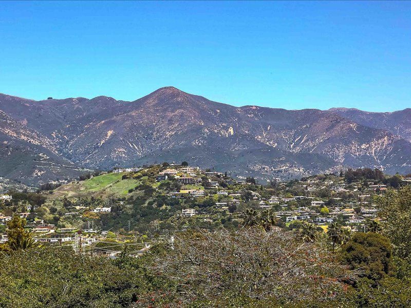 220 Santa Barbara St in Santa Barbara, CA - Building Photo