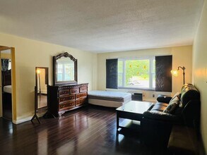 B5 Colonial Dr, Unit 2 in Andover, MA - Foto de edificio - Building Photo