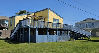 4215 Hardin Dr in Galveston, TX - Building Photo