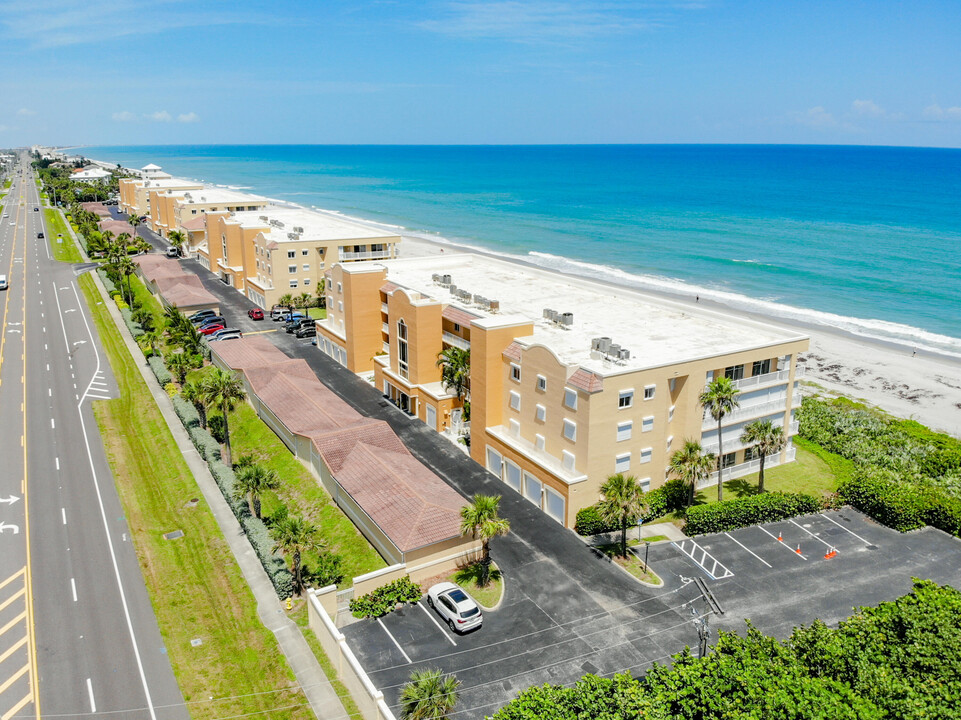 1851 Florida A1A in Indian Harbour Beach, FL - Foto de edificio