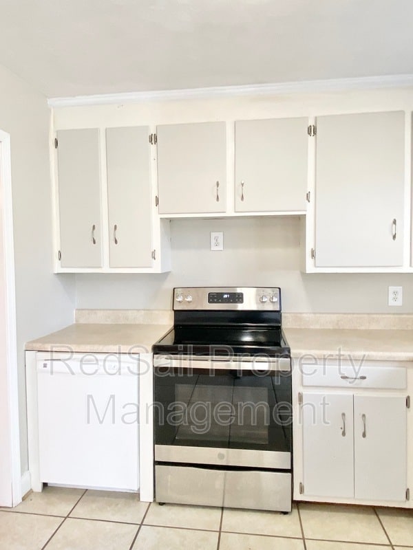 617 Nottingham Dr in Hampton, VA - Building Photo - Building Photo