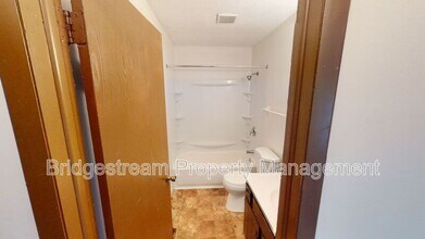 1444 Minstrel Dr in Dayton, OH - Building Photo - Building Photo