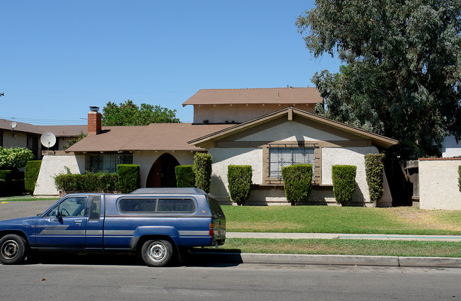 Coral Apartments in Orange, CA - Building Photo - Building Photo