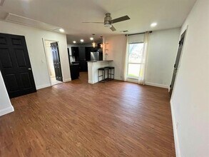 217 Adrian Dr in Fort Worth, TX - Building Photo - Building Photo