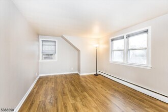 76 Personette Ave in Verona, NJ - Building Photo - Building Photo