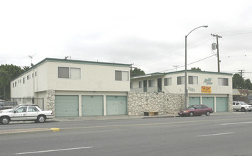 5300 Atlantic Ave in Long Beach, CA - Foto de edificio - Building Photo