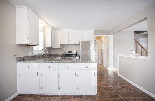 27 Campbell Dr in Agawam, MA - Building Photo - Building Photo