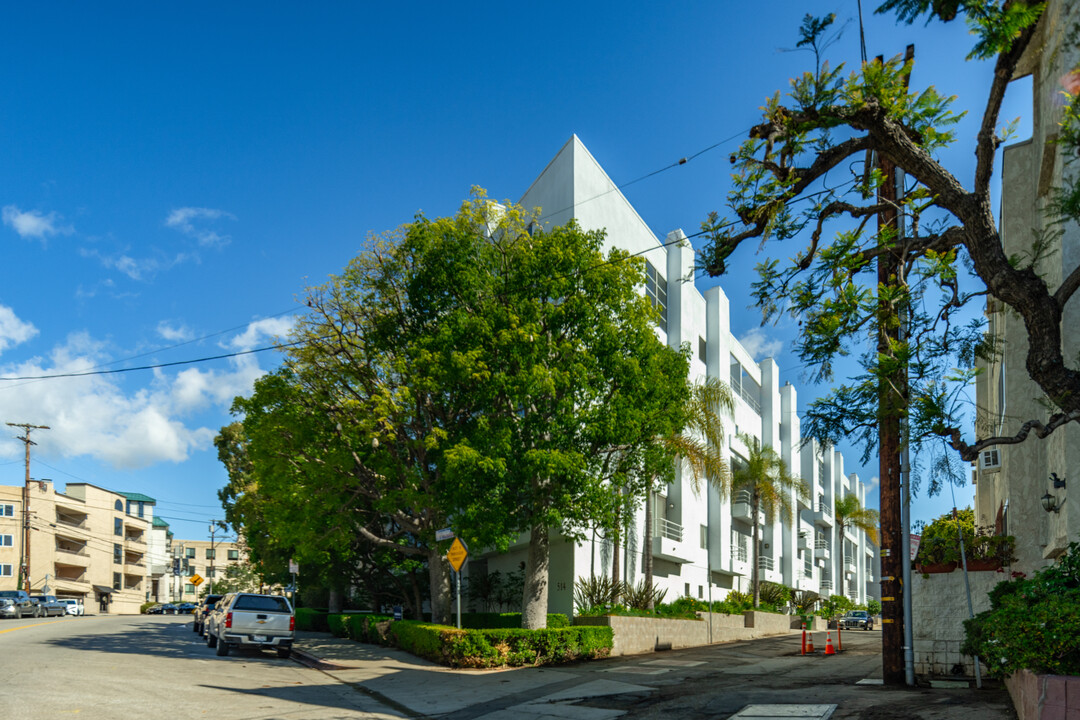 514 S Barrington Ave in Los Angeles, CA - Foto de edificio