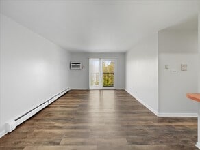 126 W Washington St in Round Lake, IL - Foto de edificio - Building Photo