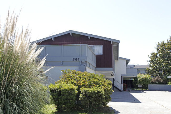 2590 Marina Blvd in San Leandro, CA - Building Photo - Building Photo