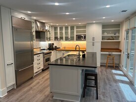 15 Calibogue Cay Rd in Hilton Head Island, SC - Building Photo