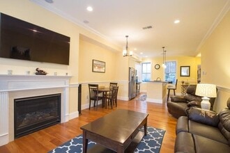 8 Gates St, Unit 1 in Boston, MA - Foto de edificio - Building Photo