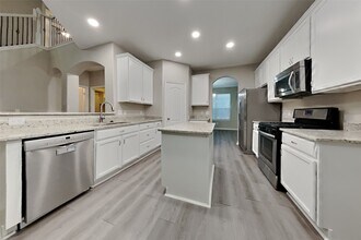 2223 Brown Oak Dr in Conroe, TX - Building Photo - Building Photo