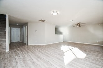 11659 Evesborough Dr in Houston, TX - Building Photo - Building Photo