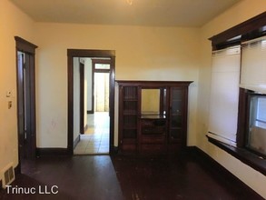 5751 S Bishop St in Chicago, IL - Building Photo - Building Photo