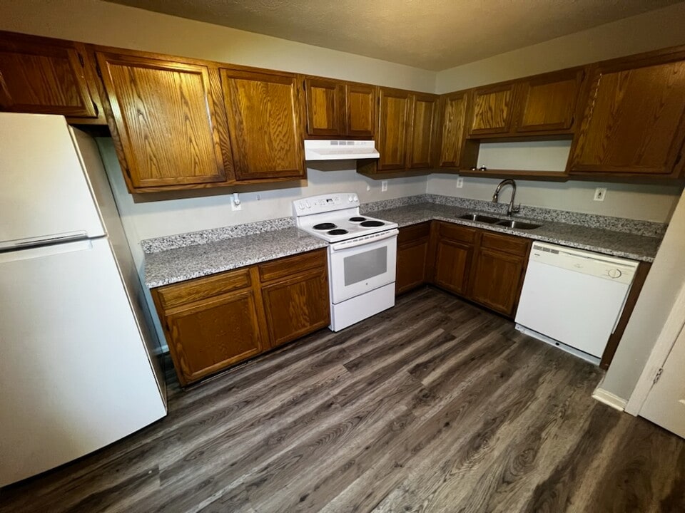 5130 Keegan Way in Louisville, KY - Building Photo