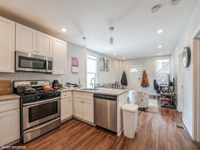 1305 W Barry Ave, Unit 1R in Chicago, IL - Building Photo - Building Photo
