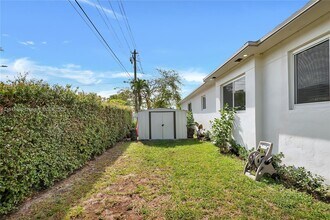 2200 SW 21st St in Miami, FL - Building Photo - Building Photo