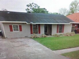 304 Butler Dr in Westwego, LA - Building Photo