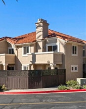 100 Sea Cliff Way in Oceanside, CA - Foto de edificio - Building Photo