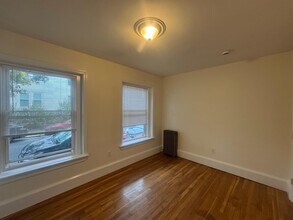 2 Cypress St, Unit #2 in Somerville, MA - Foto de edificio - Building Photo