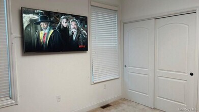 1807 Townhome Wy in Huntington Station, NY - Building Photo - Building Photo