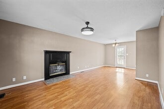 382 Brook Mead Dr in Clarksville, TN - Building Photo - Building Photo