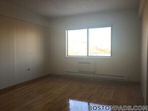 1110 Commonwealth Ave in Boston, MA - Foto de edificio - Building Photo