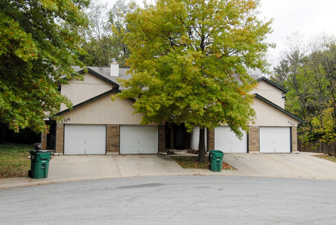 Oxford Place Townhomes in Lee's Summit, MO - Building Photo